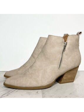 New! DV by Dolce Vita Kiki Bootie 9 1/2